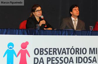 A vice-reitora, professora Patrícia Bernardes, ao lado do presidente da ALMG, deputado Dinis Pinheiro