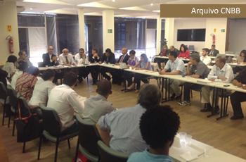 Dom Mol, em reunião na CNBB, com representantes de entidades que apoiam a Reforma Política