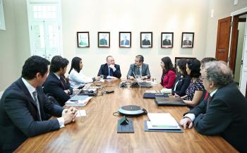 Representantes da Irlanda, da PUC Minas e da Rede Uniminas