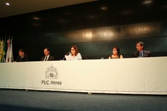 Os professor Ronaldo Rajão, Sérgio Hanriot, a vice-reitora Patrícia Bernardes, Maria Inês Martins e Wanderley Chieppe
