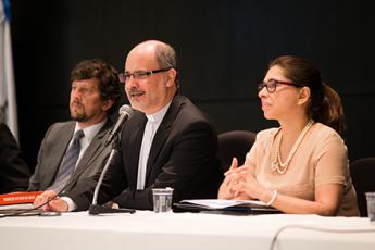 O reitor Dom Mol e a vice-reitora, professora Patrícia Bernardes, ao lado do secretário geral, professor Ronaldo Rajão