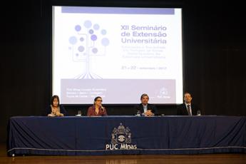 Os professores Maria Inês Martins, a vice-reitora Patrícia Bernardes, Wanderley Chieppe e Sérgio Hanriot