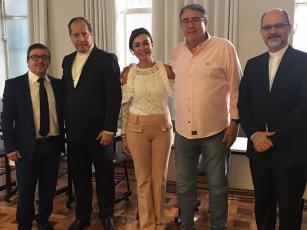 Dom Walmor e Dom Mol, com os professores Sérgio Martins, Zuleica Ávila e Francisco Morales Cano