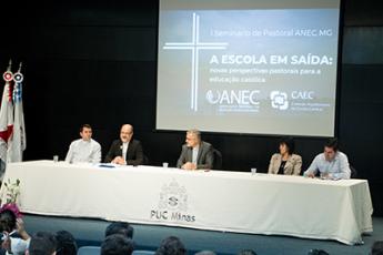O padre Márcio Souza, o reitor Dom Joaquim Mol, Dom João Justino, Irmã Cláudia Chesini e o professor Clóvis Oliveira