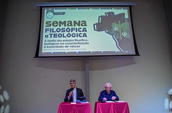 Prof. Dr. Pe. Luís Henrique Eloy e Silva ministrou a palestra de abertura da Semana Filosófica e Teológica