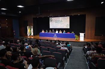 Prof. Dr. Pe. Luís Henrique Eloy e Silva convidou os participantes a viverem a Jornada intensamente