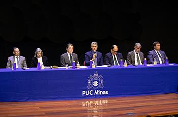 Prof. Dr. Pe. Luís Henrique Eloy e Silva, Reitor da PUC Minas, deu as boas-vindas aos participantes